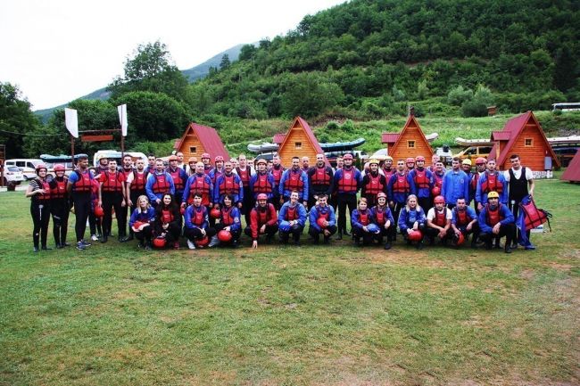 Team building na raftingu