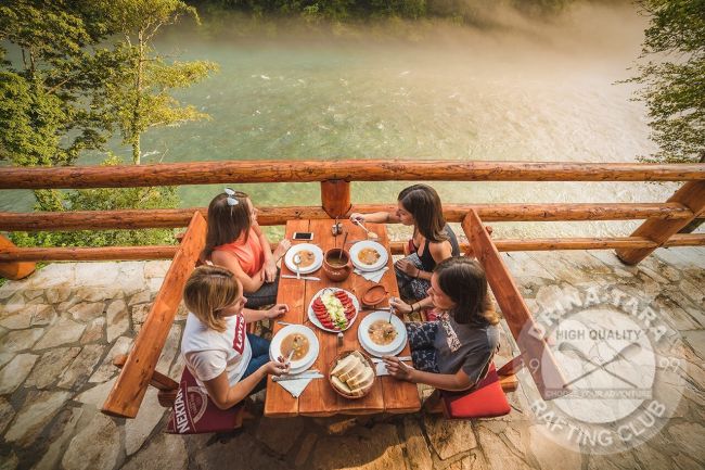 Safari in padure Perucița